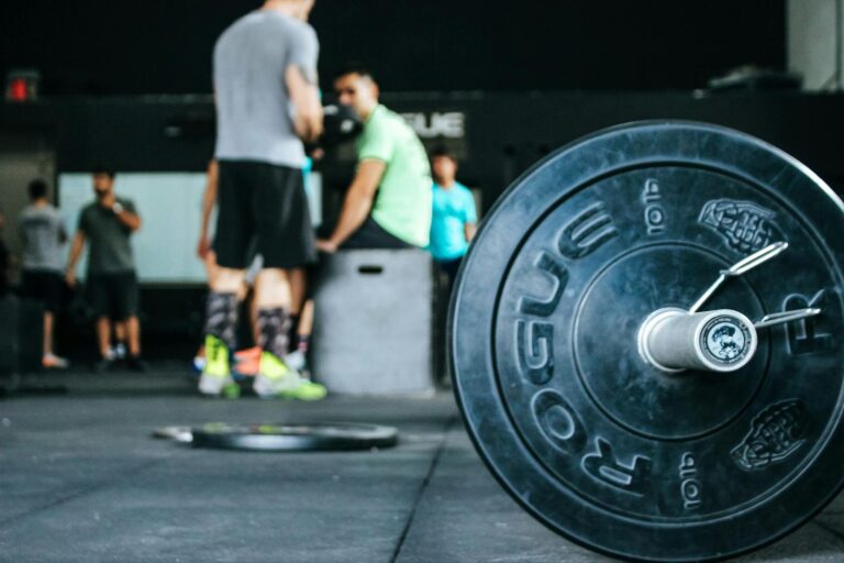 Guys training in the gym with some of the best shoes for weight training