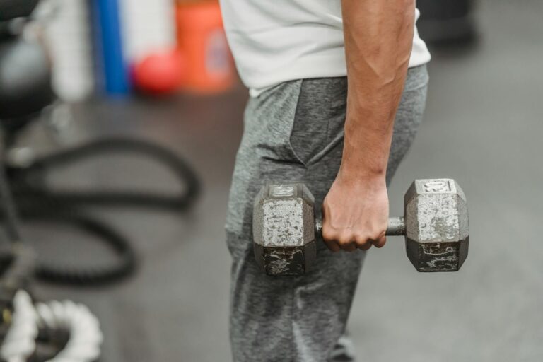 Guy in the gym making a forearm training mistake